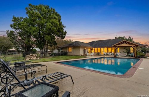 407 Windsor Ln, New Braunfels, TX, 78132-3837 | Card Image
