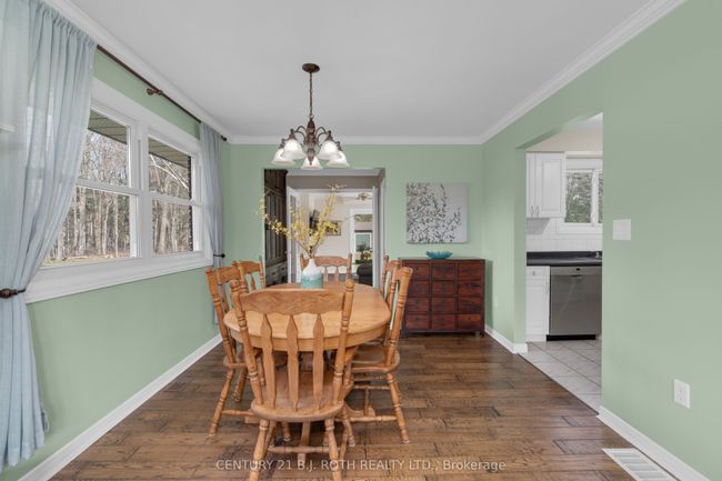 3763 Whitecap Dr, House other with 3 bedrooms, 2 bathrooms and 5 parking in Innisfil ON | Image 9