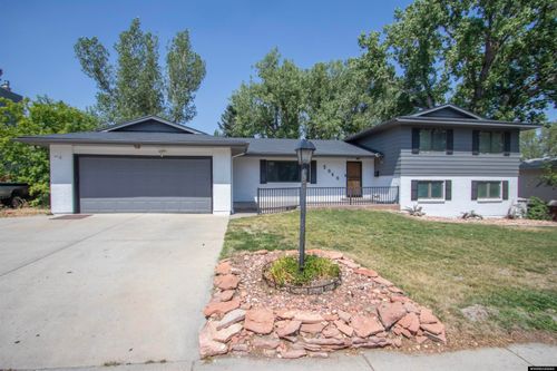 2040 W 41st St, Casper, WY, 82604-5044 | Card Image