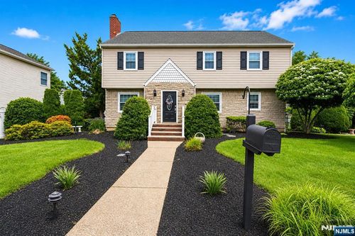 71 Prospect Ave, New Milford, NJ, 07646-1615 | Card Image