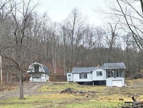 148 Fender Ln, Johnstown, PA, 15905-8713 | Card Image