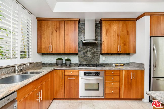 204 - 1830 Westholme Ave, Condo with 2 bedrooms, 3 bathrooms and 2 parking in LOS ANGELES CA | Image 8