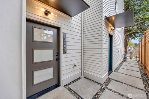 b-4048 32nd Ave W, Seattle, WA, 98199-1653 | Card Image