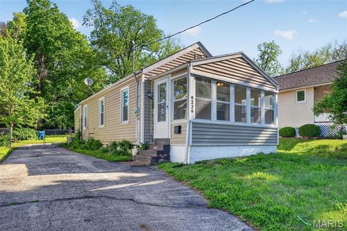9229 Arline Avenue, St Louis, MO, 63114 | Card Image
