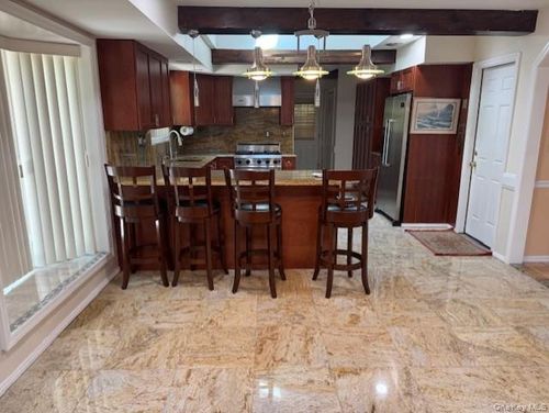 4 Tory Cir, Tappan, NY, 10983-1611 | Card Image