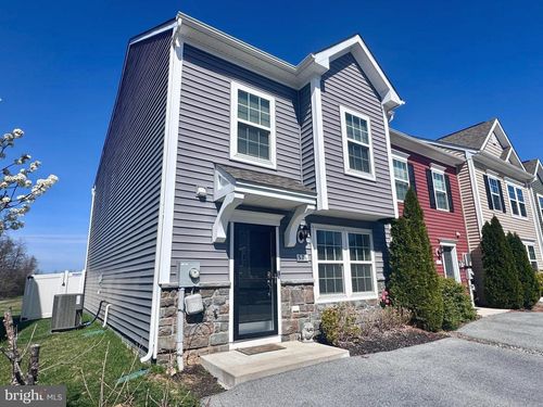 576 Thumper Dr, RANSON, WV, 25438-4889 | Card Image