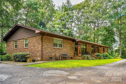 69 Mountain St, Marion, NC, 28752-6380 | Card Image