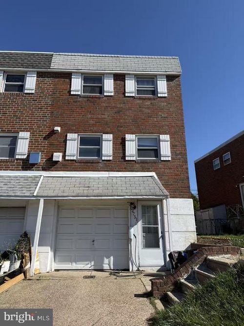 2751 Tolbut St, PHILADELPHIA, PA, 19152-2111 | Card Image