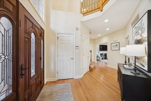 15 Gilbert Ave, Clarendon Hills, IL, 60514-1139 | Card Image