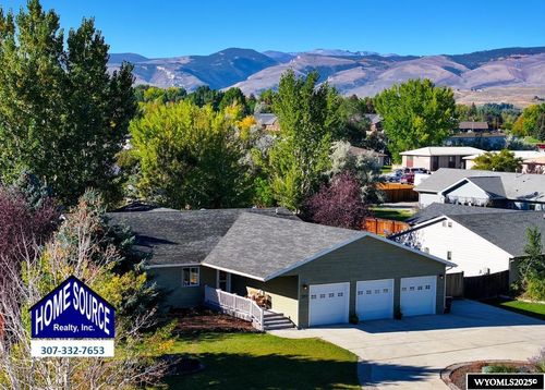 250 Dillon Dr, Lander, WY, 82520-2914 | Card Image