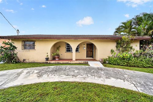 430 Se 7th Ave, Hialeah, FL, 33010-5460 | Card Image