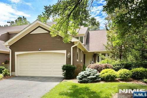 255 Westervelt Ln, Mahwah, NJ, 07430-3229 | Card Image