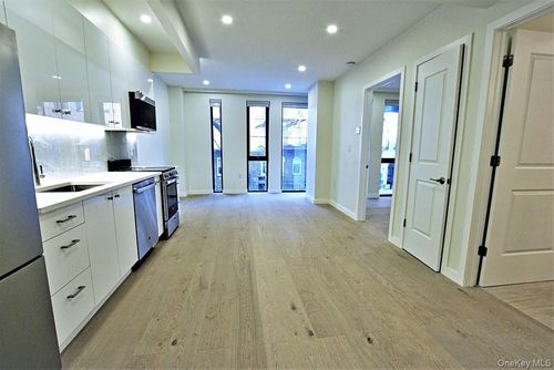 2d-41-26 44th St, Sunnyside, NY, 11104-2270 | Card Image