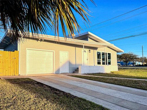 2328 Wimcrest St, Galveston, TX, 77551-1237 | Card Image