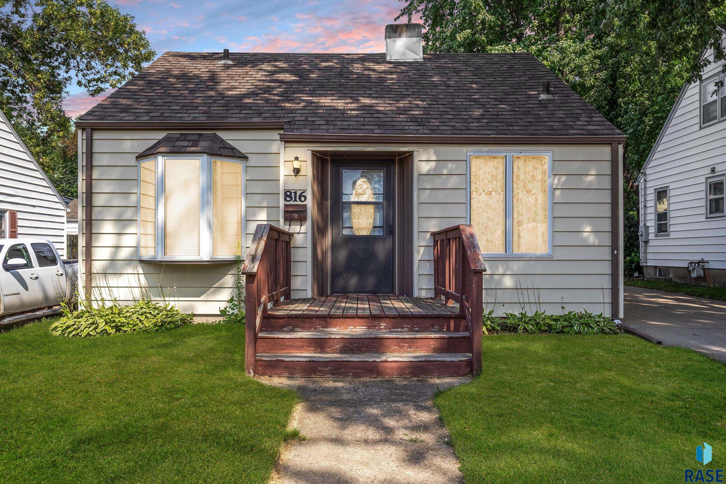 Summit Ave, Sioux Falls, SD 57104