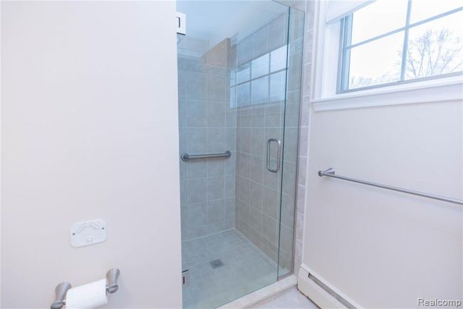8035 Wood, Grosse Ile - Primary Bedroom Full Bathroom | Image 23