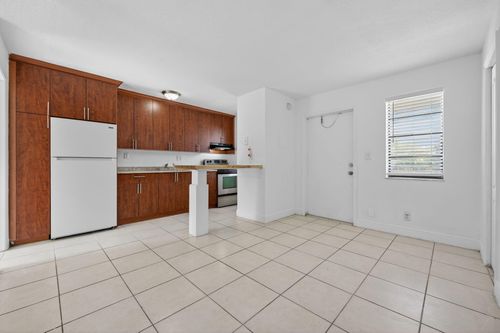 17-4081 N Dixie Hwy, Oakland Park, FL, 33334-3069 | Card Image