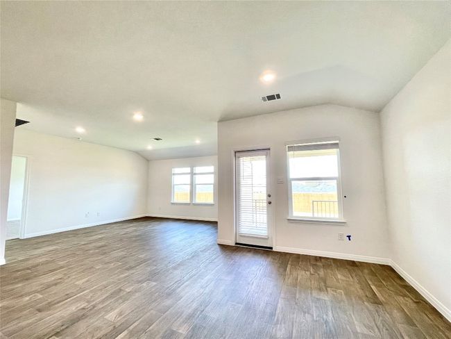 590 Gladiola Loop, House other with 4 bedrooms, 2 bathrooms and 2 parking in Kyle TX | Image 7