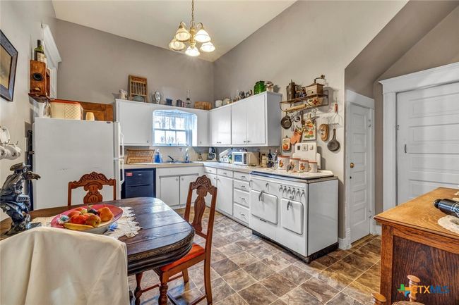 KITCHEN | Image 16