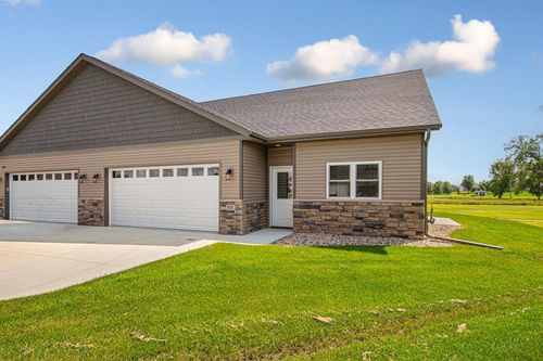 611 Northwood Pl, Janesville, MN, 56048-7506 | Card Image
