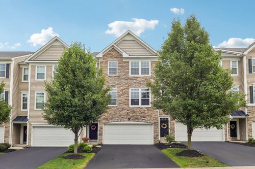 15 Truman Cir, Mc Kees Rocks, PA, 15136-5303 | Card Image