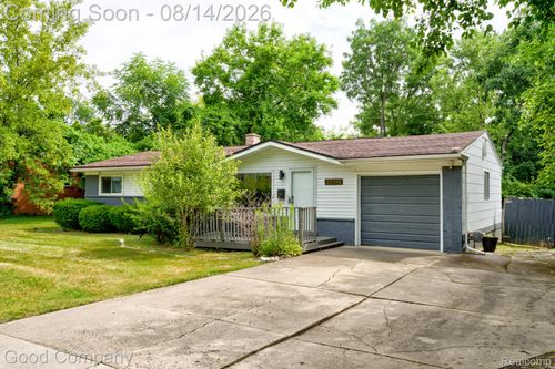 30110 Fairfax St, Southfield, MI, 48076-1585 | Card Image