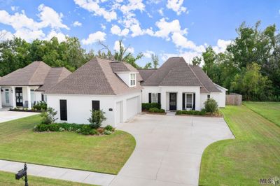 7310 Bessie Dr, House other with 5 bedrooms, 3 bathrooms and null parking in Denham Springs LA | Image 2