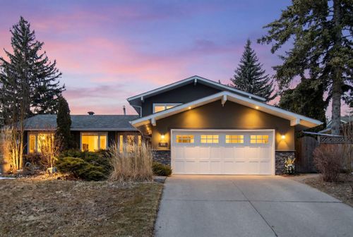 656 Willow Brook Dr Se, Calgary, AB, T2J1N8 | Card Image