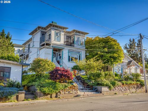 847 Exchange St, Astoria, OR, 97103-4627 | Card Image