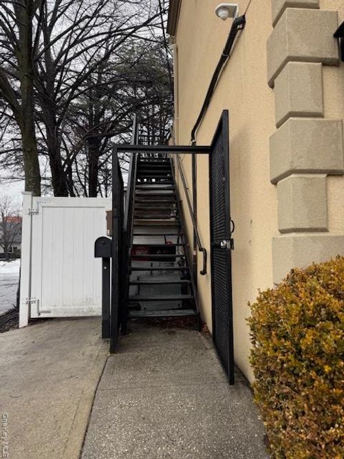 a-3 Union Place, Huntington, NY, 11743 | Card Image