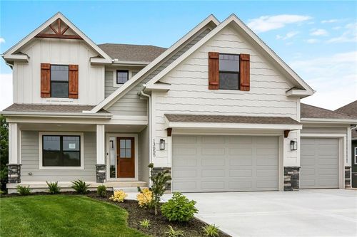 13655 Nw 70th St, Parkville, MO, 64152-1419 | Card Image