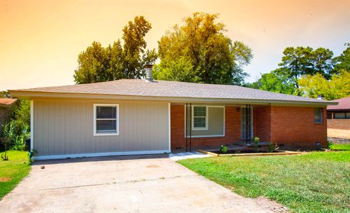208 Greencrest Dr, Little Rock, AR, 72204-7638 | Card Image