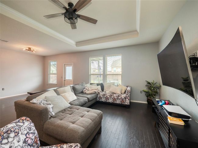 6900 Midlothian Dr, House other with 5 bedrooms, 4 bathrooms and 2 parking in Austin TX | Image 8