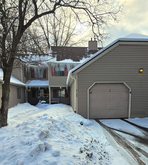 2105 Dogwood Ln, Chesterton, IN, 46304-3012 | Card Image