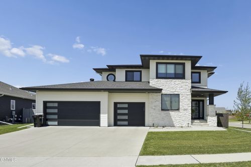 2402 Pond Drive E, West Fargo, ND, 58078 | Card Image