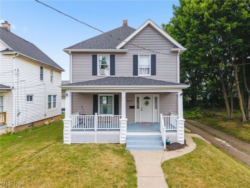 915 Auburn Pl Nw, Canton, OH, 44703-3033 | Card Image
