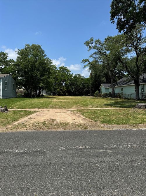 912 14th Ave N, Texas City, TX, 77590-5944 | Card Image