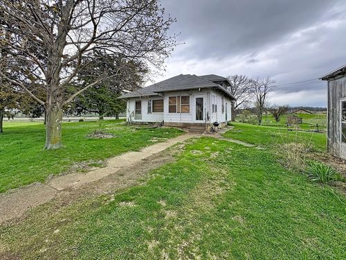 12694 Meredosia Rd, Albany, IL, 61230-9634 | Card Image