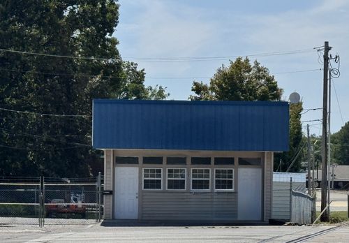 205 E Gaines St, Lawrenceburg, TN, 38464-3366 | Card Image