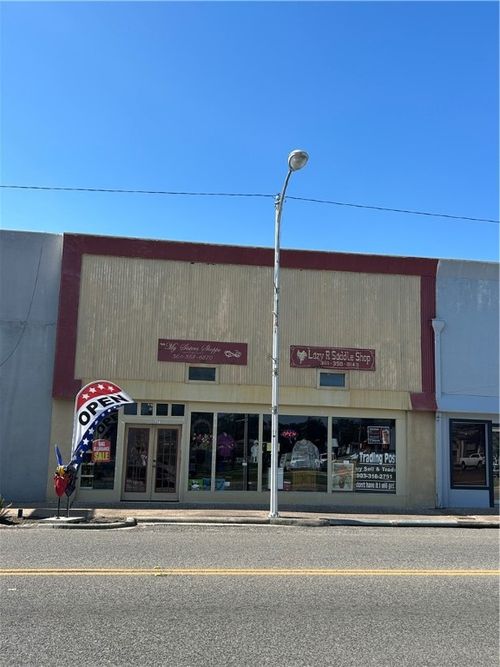 327 N Washington St, Beeville, TX, 78102-4512 | Card Image