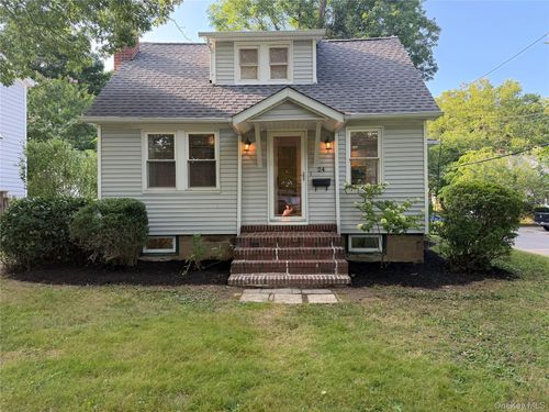 24 8th Ave, Sea Cliff, NY, 11579-1442 | Card Image