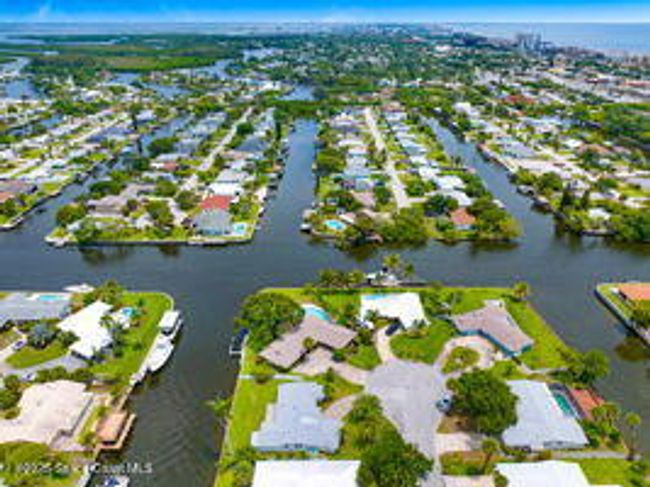 57 Riverview Ln, House other with 3 bedrooms, 2 bathrooms and null parking in Cocoa Beach FL | Image 81