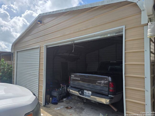2426 N Battlebell Rd, House other with 3 bedrooms, 2 bathrooms and null parking in Highlands TX | Image 11