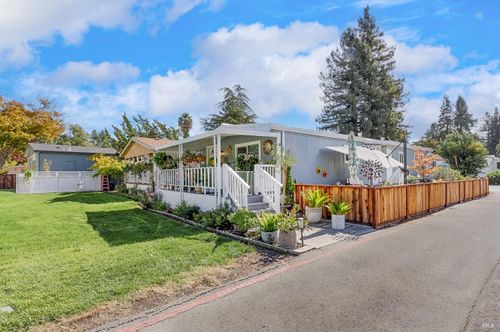 211 Apple Ln, Rohnert Park, CA, 94928-2601 | Card Image