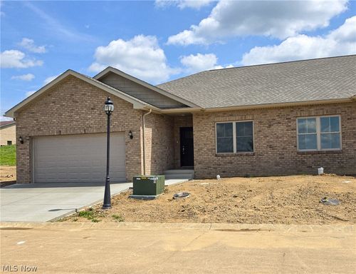 49101 Fairway Dr, East Liverpool, OH, 43920-9224 | Card Image