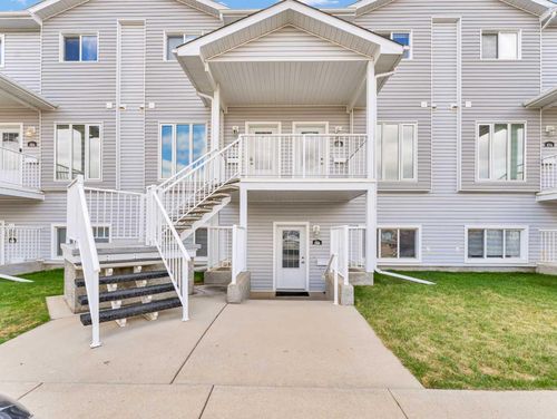 368 Northlands Pt Ne, Medicine Hat, AB, T1C0C4 | Card Image