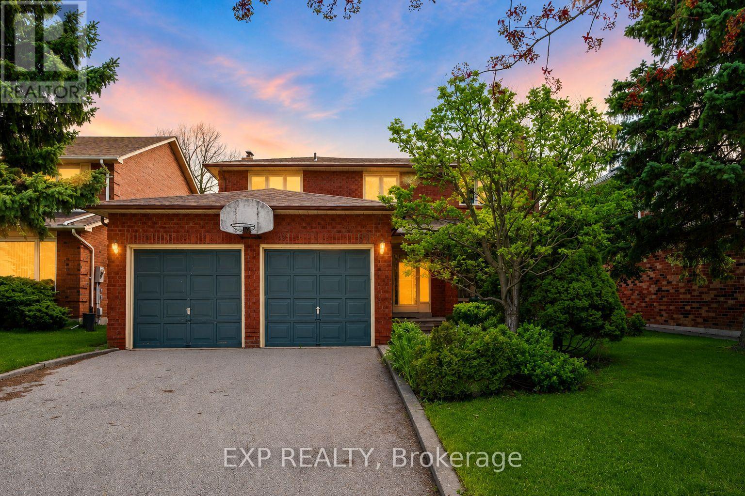 Residential in Richmond Hill (North Richvale) 3