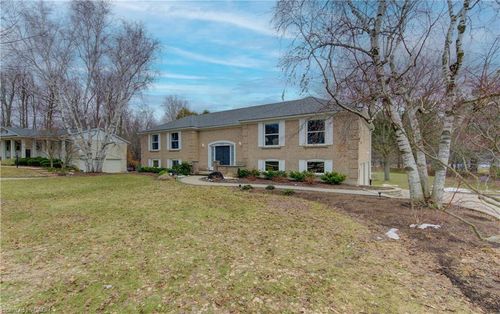 395 Warrington Dr, Waterloo, ON, N2L2P7 | Card Image