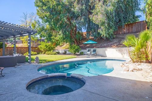 39821 Wild Fflower, Murrieta, CA, 92563 | Card Image