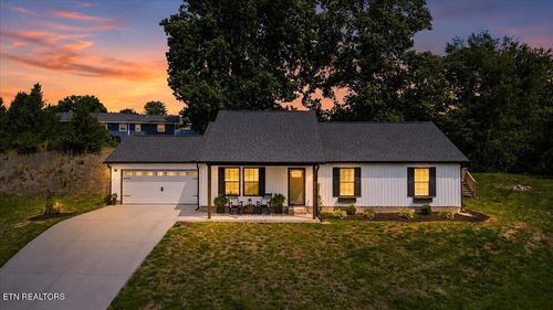 126 Zoe Cir, Jacksboro, TN, 37757-4363 | Card Image